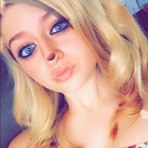 Meet your Posher, Chloe